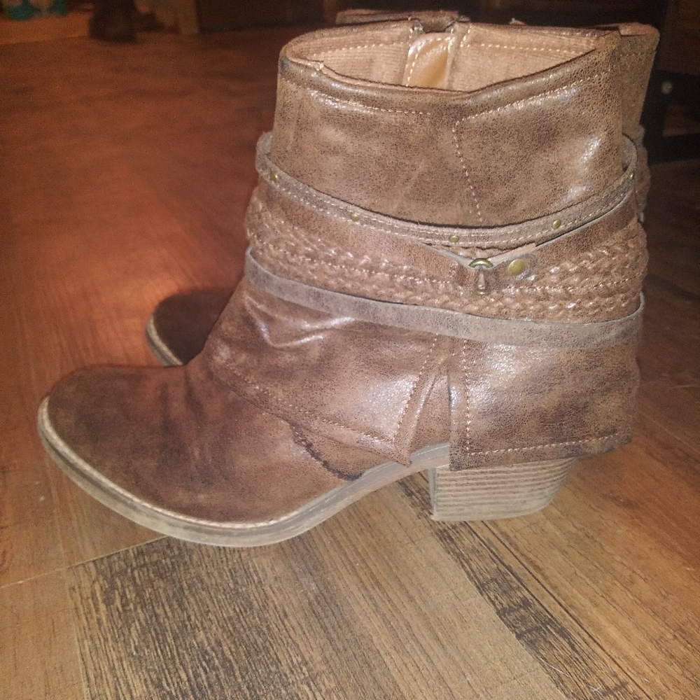 Boots - Picture 7 of 7